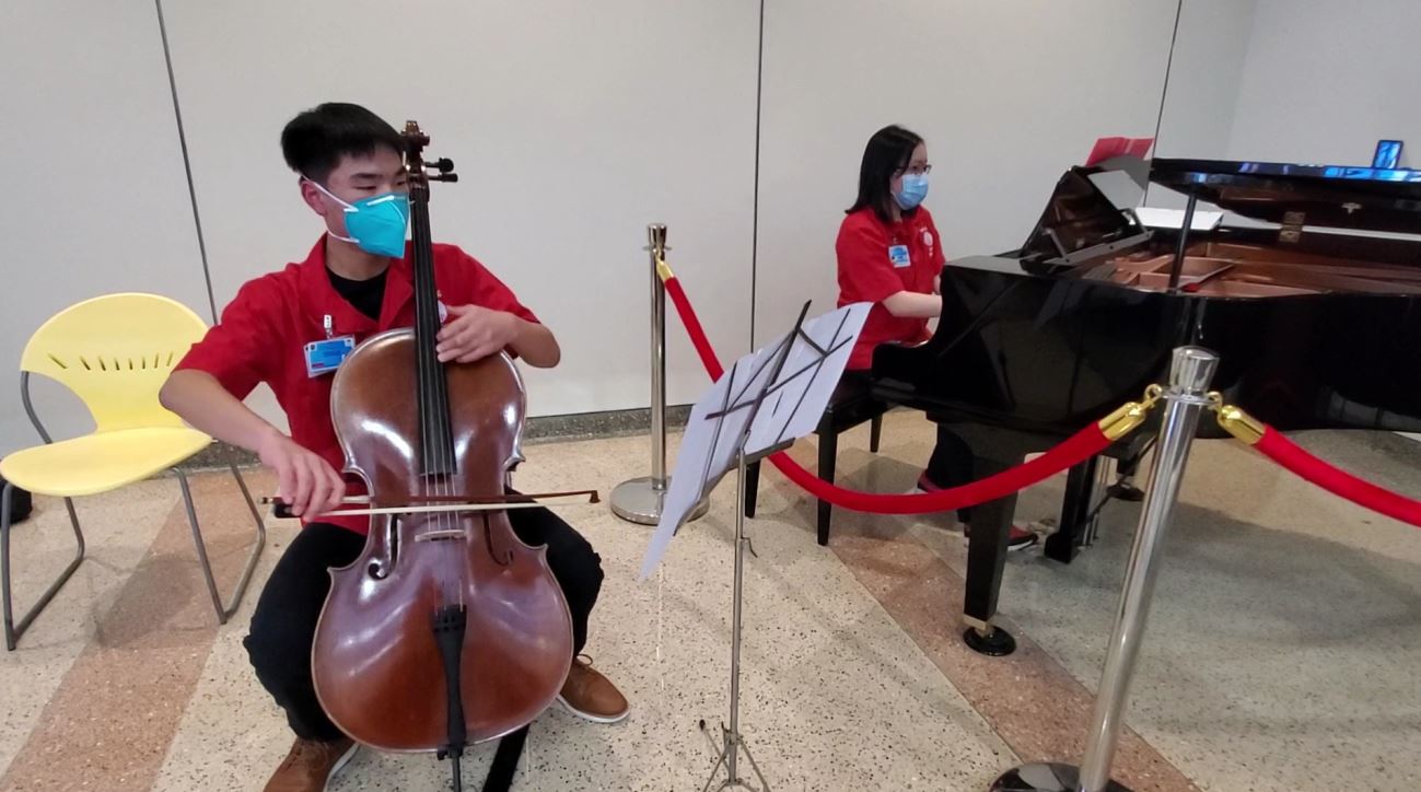 Cello and piano duet at IPT lobby
