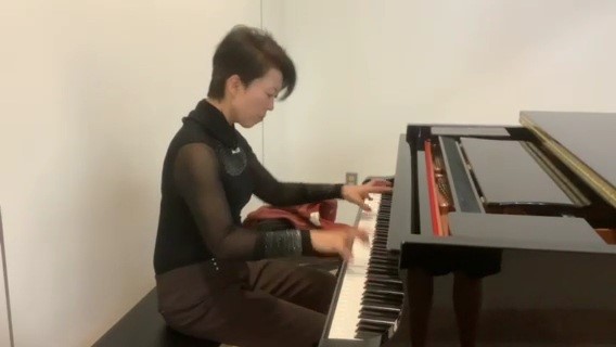 A piano performance at in-patient tower lobby